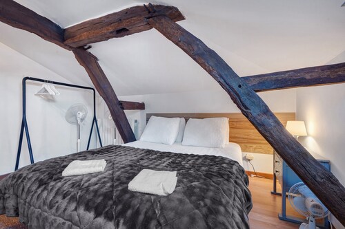 Holiday Home "Domaine Logis Gascogne, Gîte 1": Mountain View, Pool, and Wi-Fi Included