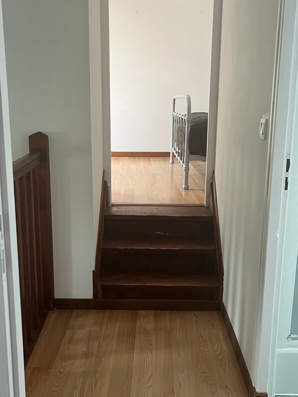 A staircase leading to a balcony with a metal railing. - Holiday Home “Domaine Logis Gascogne, Gîte 2”: Garden View, Pool, Wi-Fi (Saint-Justin)