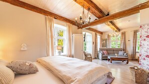 Unclassified image, 4 of 44, button - Vrbo Property (Witzwort)