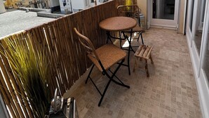 Outdoor dining - Pleasant 1-bedroom apartment with AC in Beaulieu-sur-Mer (Beaulieu-sur-Mer)