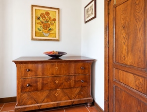 Interior - Ara Solis (AROLA-PREAZZANO)