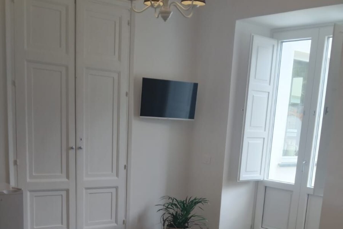 Double Room | Memory foam beds, desk, WiFi (free)