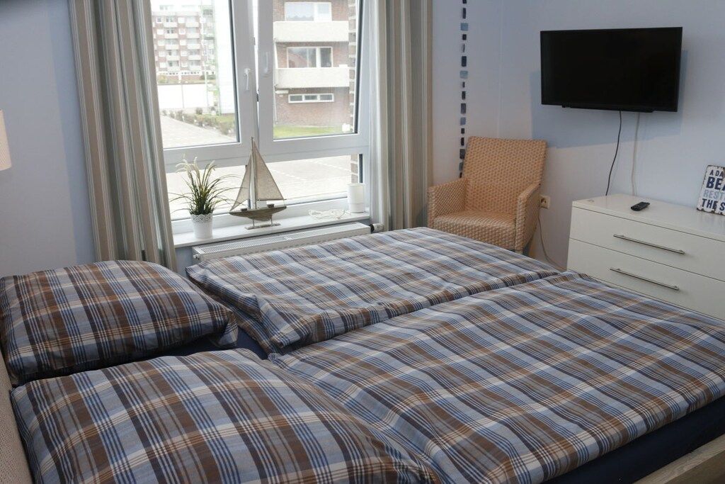 Iron/ironing board, WiFi (free)