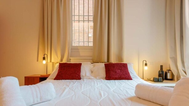 Room - Sotto le Torri by Edera Rooms (Bologna)