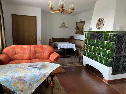 Großzügige Ferienwohnung mit Terasse, 5 Min. zum Zentrum, dennoch ruhig gelegen