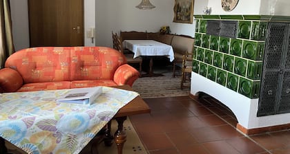 Großzügige Ferienwohnung mit Terasse, 5 Min. zum Zentrum, dennoch ruhig gelegen