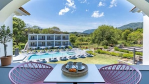 Outdoor dining - La Maison (Corfu)