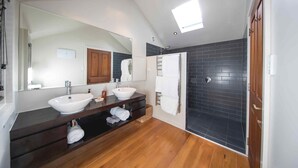 Bathroom - Minaret Station (Minaret Bay)