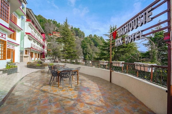 Khu ẩm thực ngoài trời