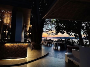 Outdoor dining - Sedhapura By Thosang (Khong Chiam)