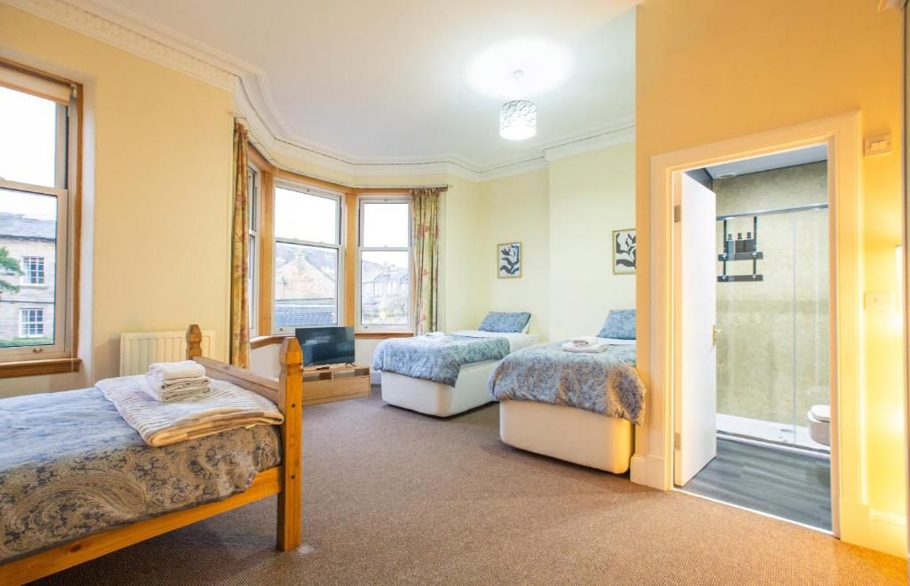 Deluxe Quadruple Room, Hill View | WiFi (free)