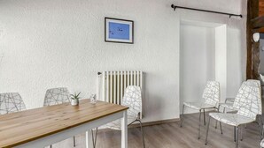 Dining - Vila Hotel (Frontignan)