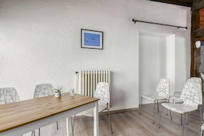 Dining - Vila Hotel (Frontignan)