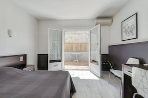 Room - Vila Hotel (Frontignan)