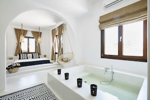 Bathroom - Le Blanc Resort Two Luxury Villas (Santorini)