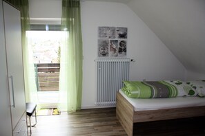 Reisekinderbett, kostenloses WLAN, Bettwäsche