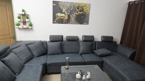 Living area - Cozy Stay Royal bnb in Tricity (Sahibzada Ajit Singh Nagar)