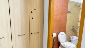 Bathroom - Cozy Stay Royal bnb in Tricity (Sahibzada Ajit Singh Nagar)