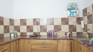 Private kitchen - Cozy Stay Royal bnb in Tricity (Sahibzada Ajit Singh Nagar)