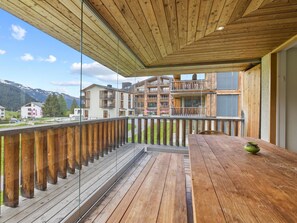 A wooden deck with a glass balustrade overlooking a mountainous landscape. - Triangel Raber Appartement/Fewo Triangel Raber IH by Interhome (Parpan)