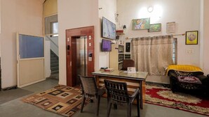 Unclassified image, 2 of 14, button - Omji Ashram -  Ramnagar (Vrindavan)