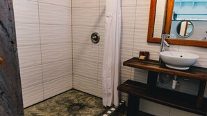 Bathroom - Thatch Caye (Thatch Caye)