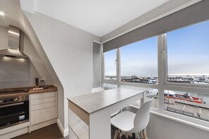 Private kitchen - K Suites - Modern Waterside  Apt w/ FREE parking (Lowestoft)