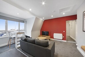 Living area - K Suites - Modern Waterside  Apt w/ FREE parking (Lowestoft)