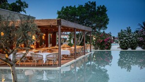 Outdoor dining - Le Ginestre Residence - Is Molas Resort (Pula)