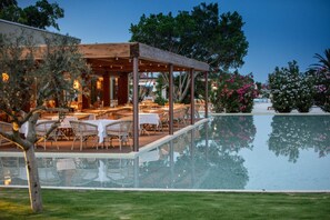 Outdoor dining - Le Ginestre Residence - Is Molas Resort (Pula)