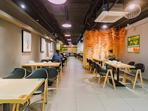Dining - Borrman Hotel Canton Tower Sun Yat Sen University Metro Station Pazhou Exhibition Center (Guangzhou)