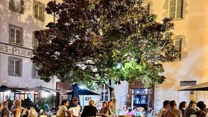 Tempat makan outdoor