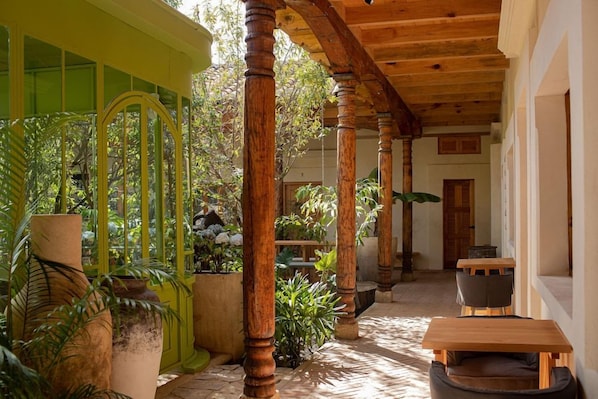 Outdoor dining - Taller de Juan Casa Hotel (San Cristóbal de las Casas)