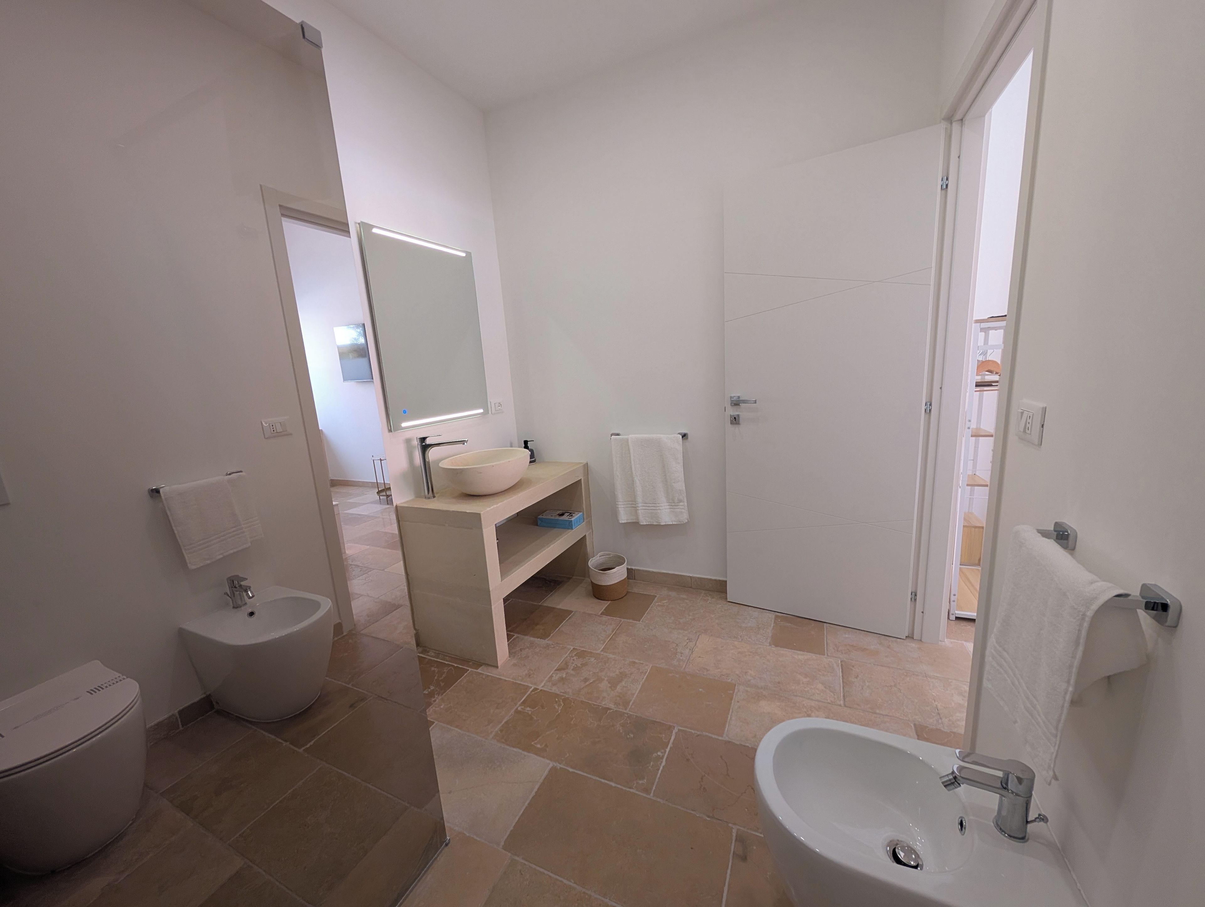 Quarto casal ou duplo superluxo | Banheiro | Produtos de toalete grátis, secador de cabelo, toalhas de banho 