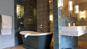 Unclassified image, 5 of 43, button - The Castle Hotel (Neath)