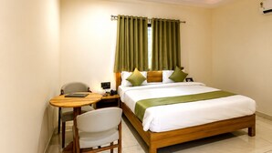 Double Room | Free WiFi - StayGuru Palm Glow Resort (Dahinsara)