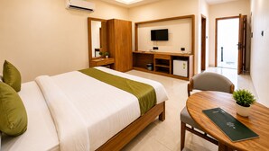 Double Room | Free WiFi - StayGuru Palm Glow Resort (Dahinsara)