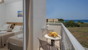 Outdoor dining - Amara Seaside (Hersonissos)