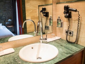 Bathroom - La Violeta Hotel SPA & Chill OUT (Castelltercol)