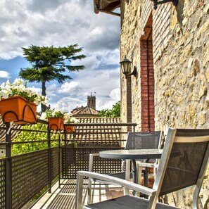 Outdoor dining - La Violeta Hotel SPA & Chill OUT (Castelltercol)