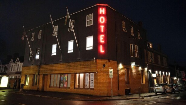 Exterior - Hotels 24-7 - The Old Victoria Hotel (Newport)