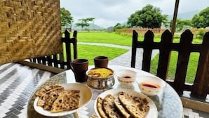 Outdoor dining - Sukoon Farm - Cottage A (Palasdari, Maharashtra, Karjat)