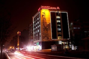 Exterior - Ancient Mesopotamia Hotel (Batman)