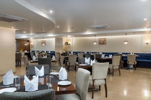 Dining - Cygnett Inn Paras Trademark by Wyndham (Dehradun)