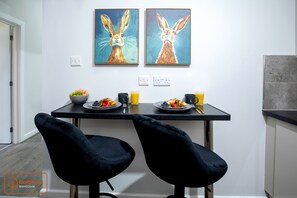 Luokittelematon kuva, 4 kautta 16, painike