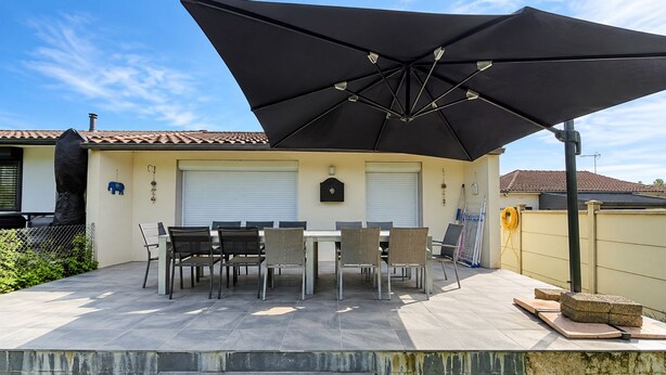 Unclassified image, 1 of 9, button - Vrbo Property (Chartres)