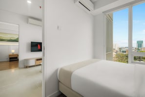 Desk, laptop workspace, iron/ironing board, free WiFi - Asriya by Kozystay - Paskal (Bandung)