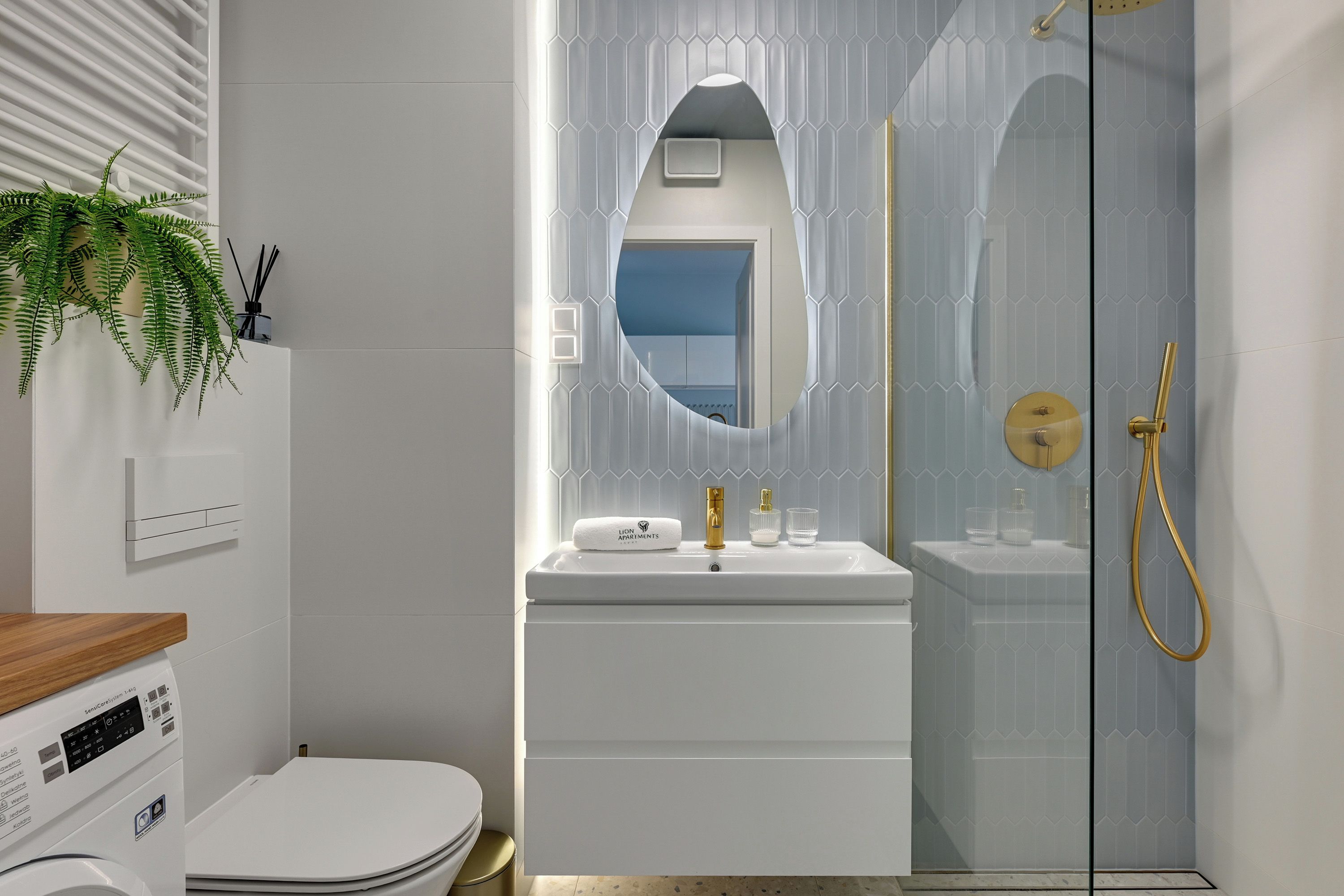 Deluxe Studio Suite, Balcony, Courtyard View | Bathroom