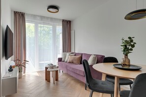 Living area - Riverview Portovo Suites with parking (Gdańsk)