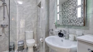 Bathroom - Chic 2BR APT w/ Balcony - St. Julians (San Ġiljan)
